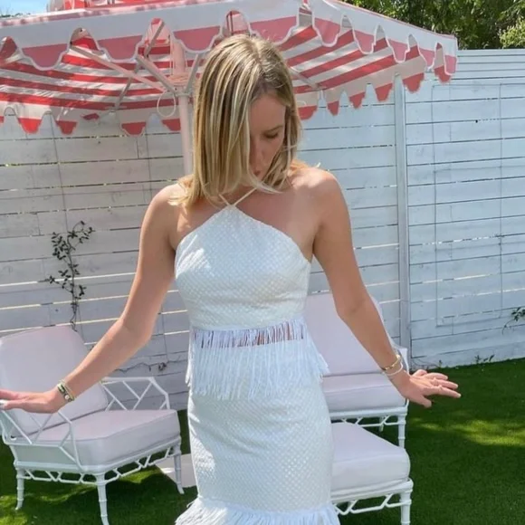 Elliatt Water Lily Top in size M in Ivory/White - Picture 2 of 11